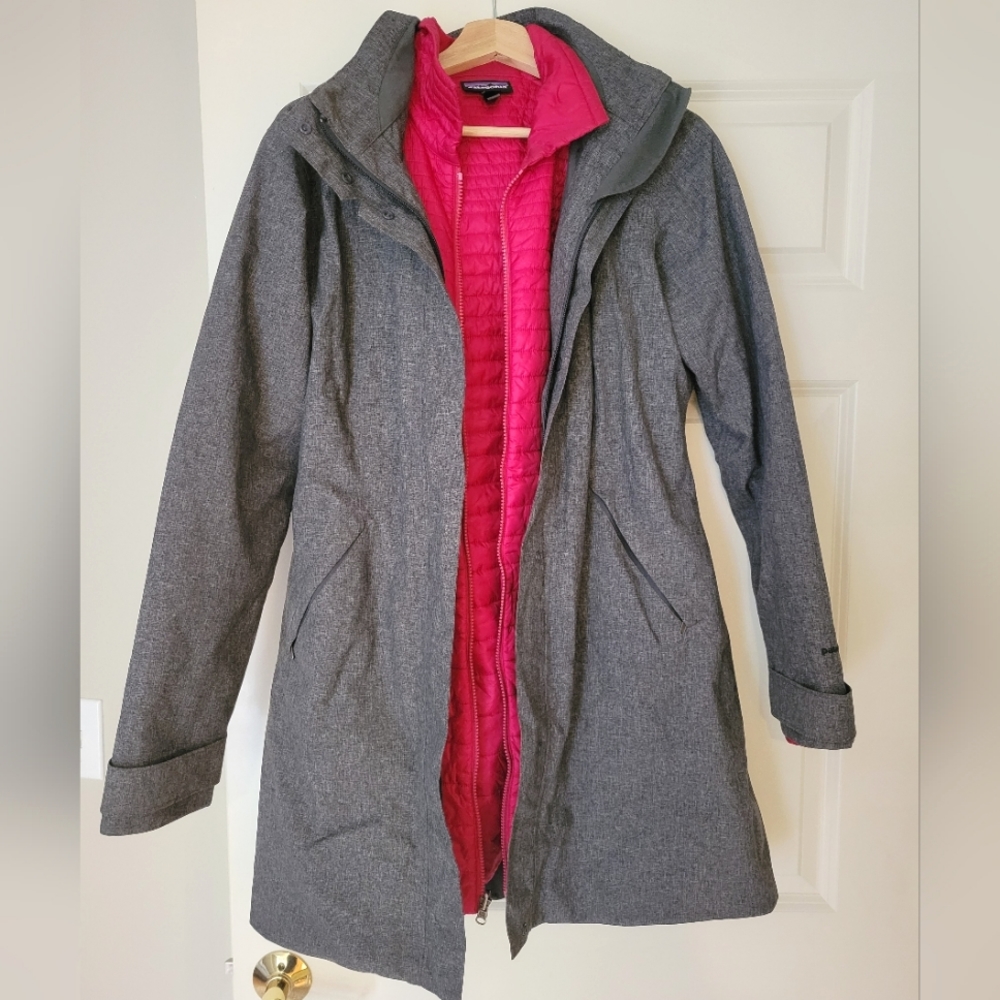 Patagonia 3 in 1 grey jacket with pink zip-in liner jacket, barely worn